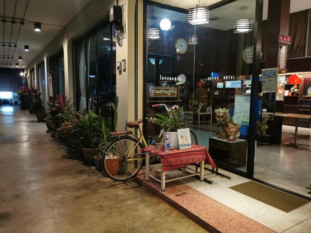 Supak Hotel Kalasin Esterno foto