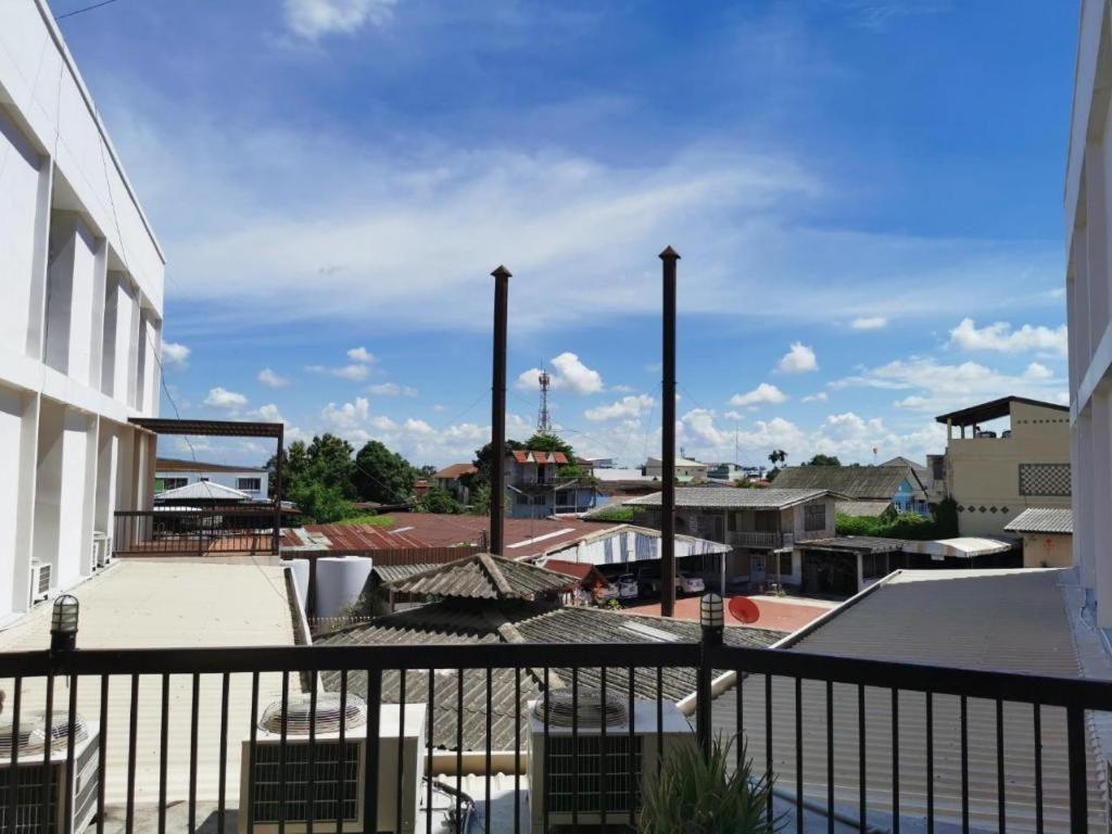 Supak Hotel Kalasin Esterno foto