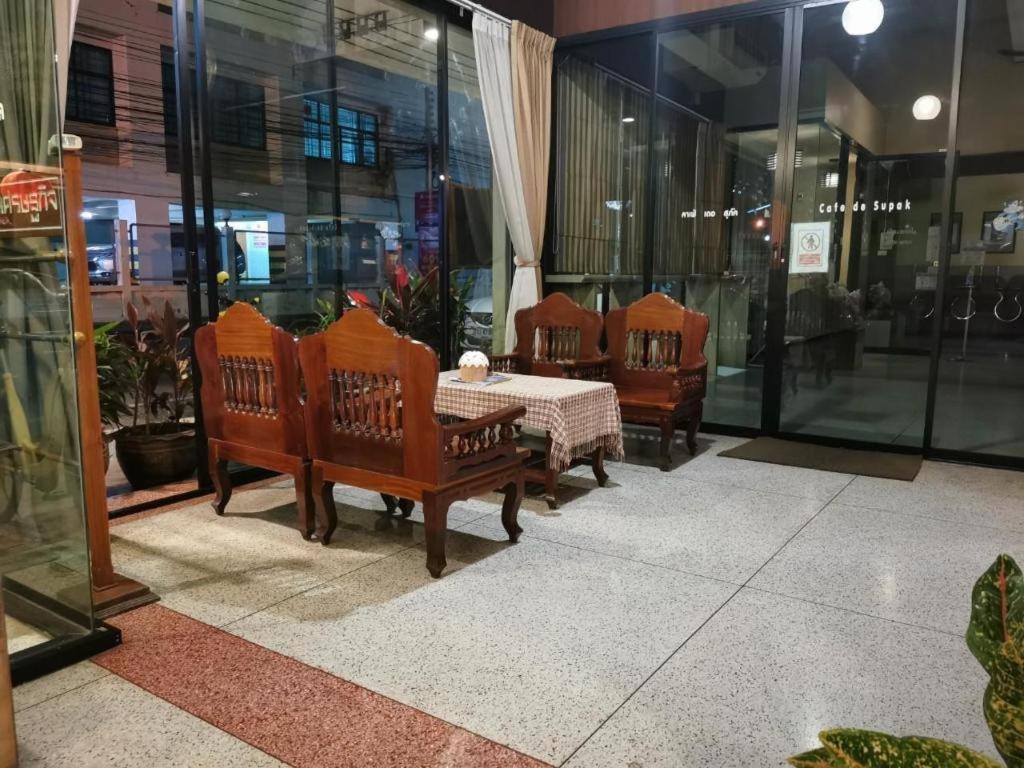 Supak Hotel Kalasin Esterno foto