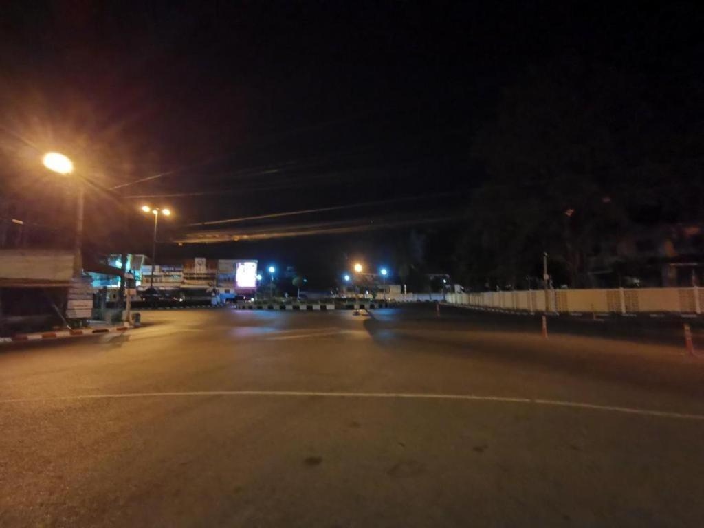Supak Hotel Kalasin Esterno foto
