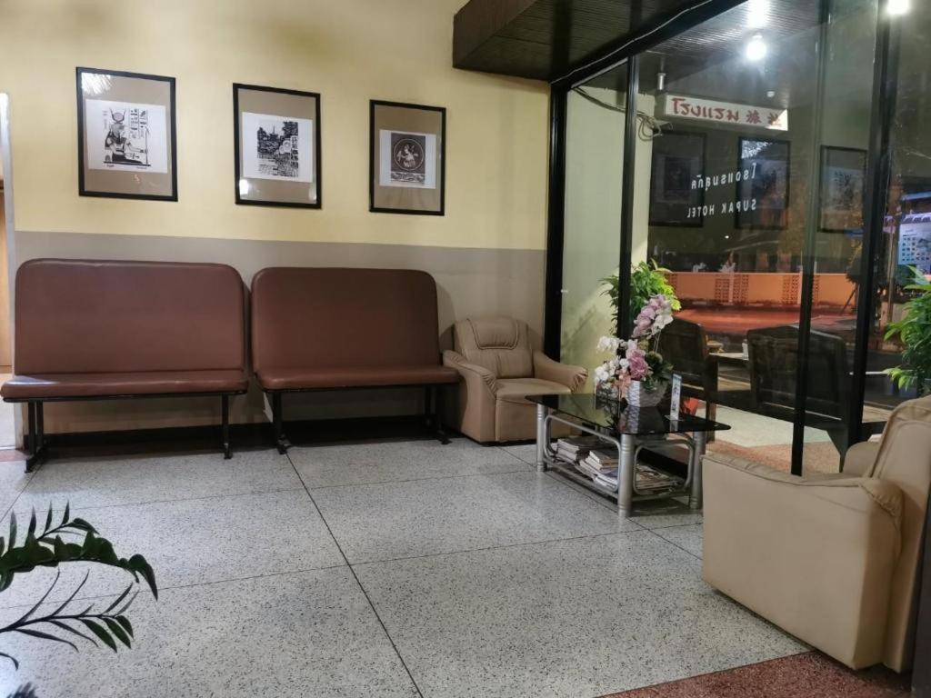 Supak Hotel Kalasin Esterno foto