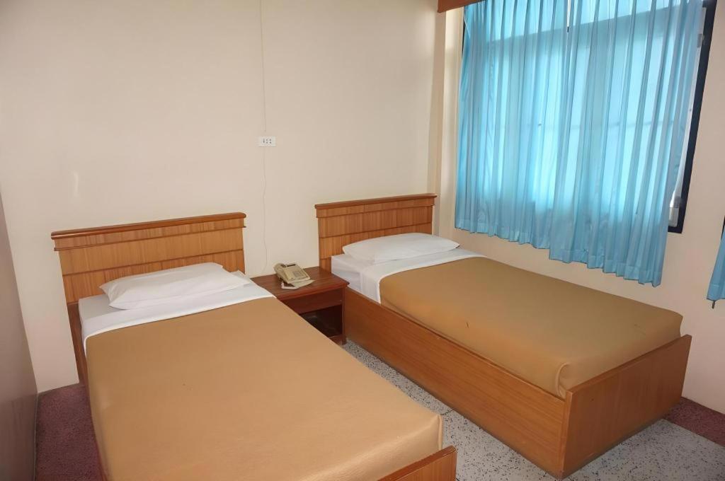 Supak Hotel Kalasin Esterno foto