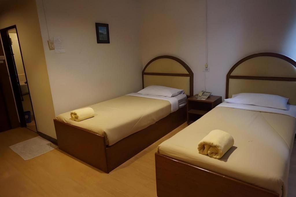 Supak Hotel Kalasin Esterno foto