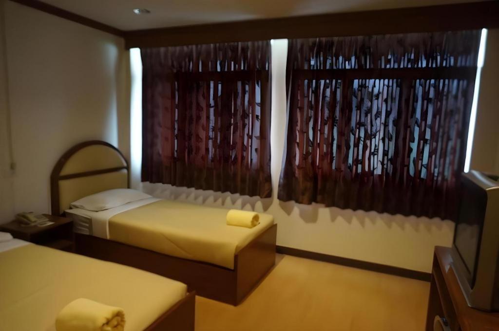 Supak Hotel Kalasin Esterno foto
