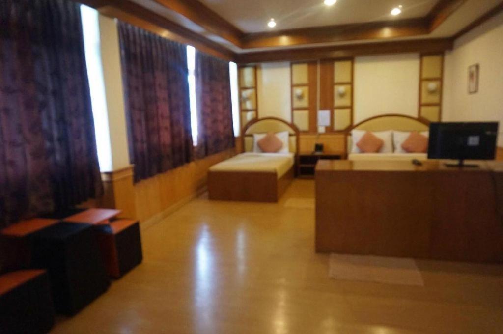 Supak Hotel Kalasin Esterno foto