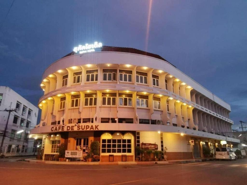 Supak Hotel Kalasin Esterno foto