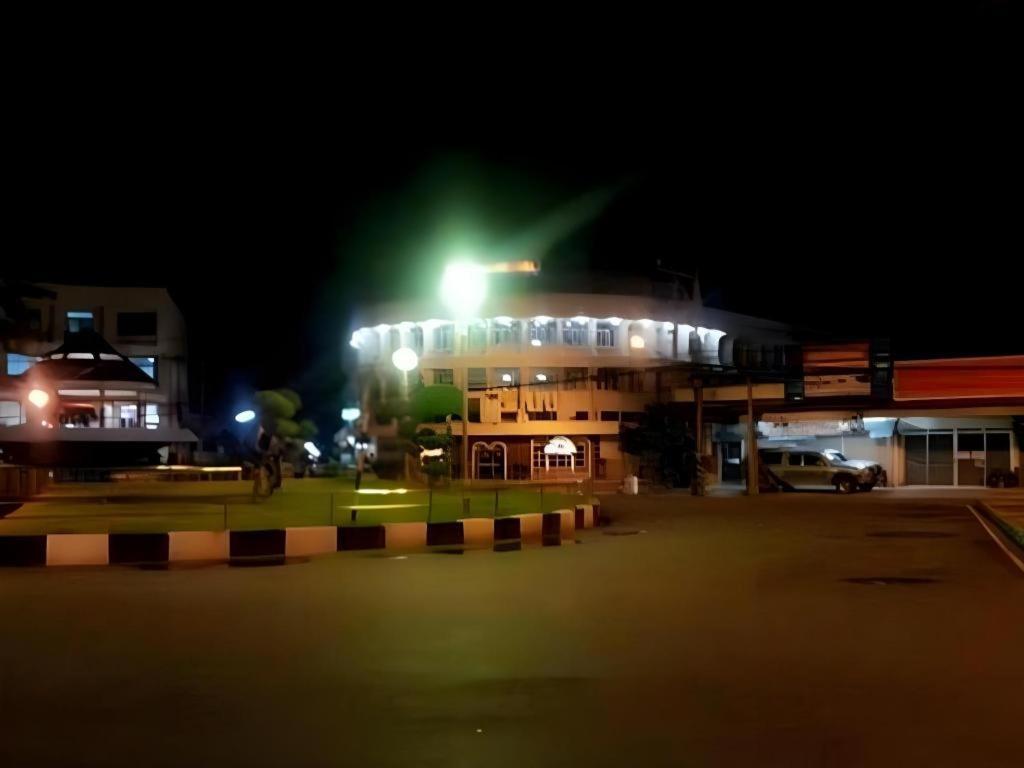 Supak Hotel Kalasin Esterno foto