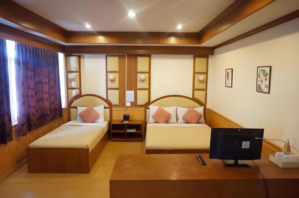 Supak Hotel Kalasin Esterno foto