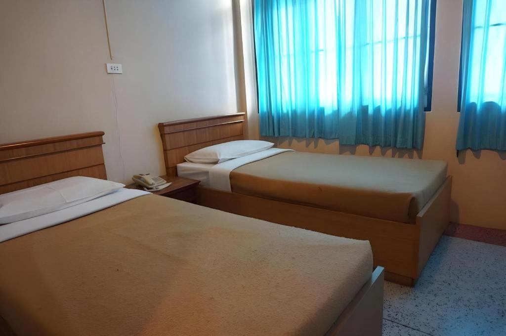 Supak Hotel Kalasin Esterno foto