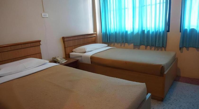 Supak Hotel Kalasin Esterno foto