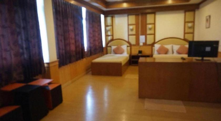Supak Hotel Kalasin Esterno foto